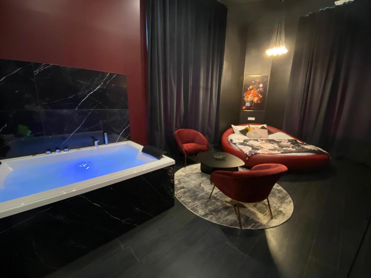 Legend Majestic Superbe Love Room - Jacuzzi - Champagne - Romantisme - parking privé Mâcon Extérieur photo