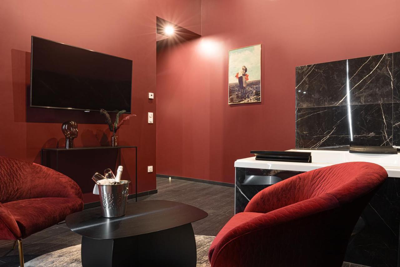 Legend Majestic Superbe Love Room - Jacuzzi - Champagne - Romantisme - parking privé Mâcon Extérieur photo