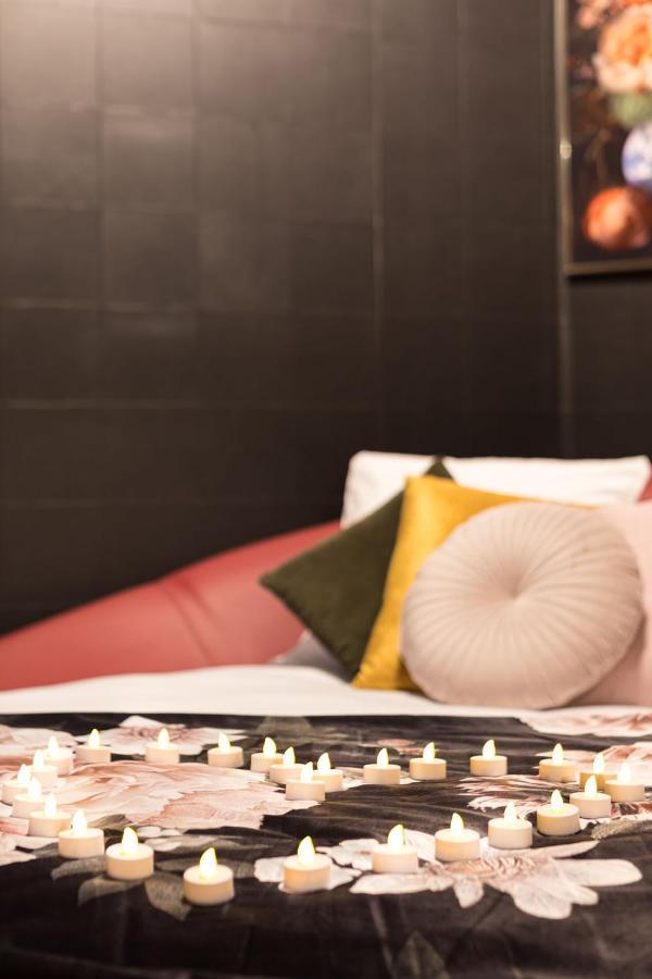 Legend Majestic Superbe Love Room - Jacuzzi - Champagne - Romantisme - parking privé Mâcon Extérieur photo