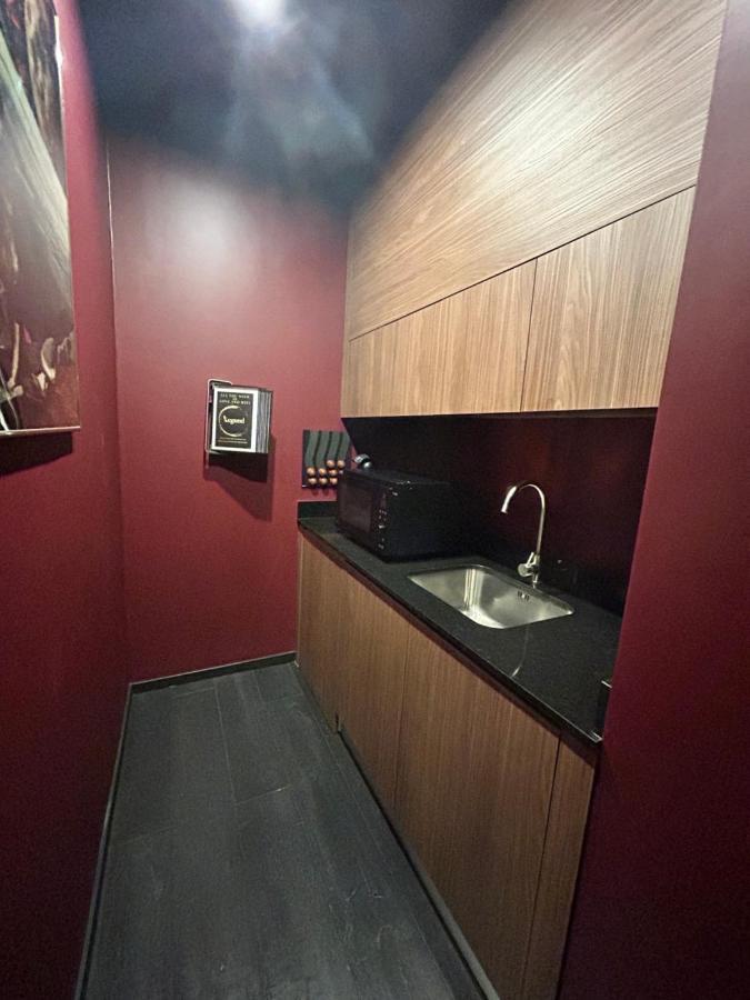 Legend Majestic Superbe Love Room - Jacuzzi - Champagne - Romantisme - parking privé Mâcon Extérieur photo